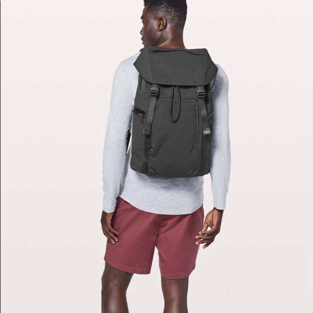 Lululemon Command The Day Backpack 24L in Black